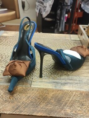 Elegant Teal Slingback Heels with Brown Rose Accent
